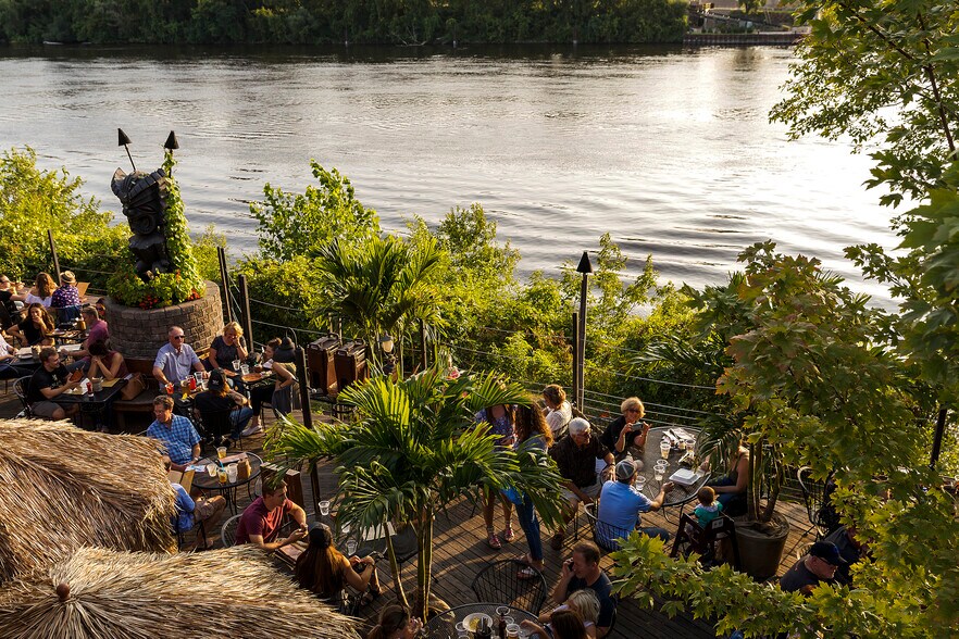More Photos Of 1900 & 1924 Marshall St NE, Minneapolis Restaurant For Lease