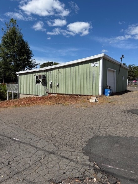 More Photos Of 5-40 Glen Rd, Manchester Warehouse For Lease