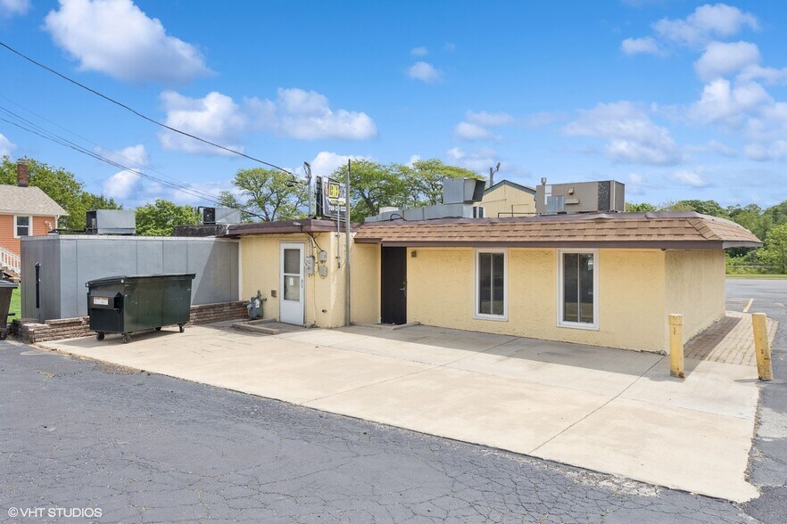 More Photos Of 835 S River St, Aurora Restaurant For Sale