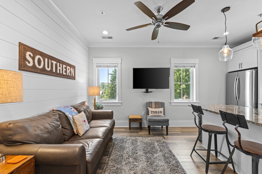 More Photos Of 8 State of Mind St, Bluffton Loft Creative Space For Sale