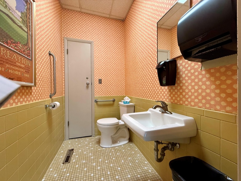 More Photos Of 711 S Calumet Rd, Chesterton Office For Sale