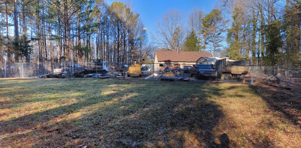 More Photos Of 1804 Lucas Ln, Charlotte Industrial For Lease