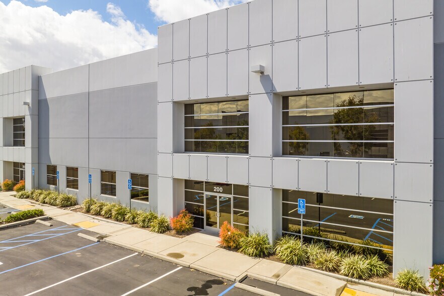 More Photos Of 5250 Ontario Mills Pky, Ontario Warehouse For Lease