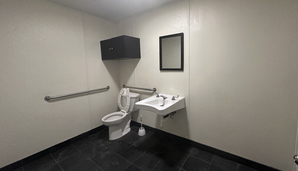 More Photos Of 1723 Eldridge Rd, Sugar Land Service For Lease