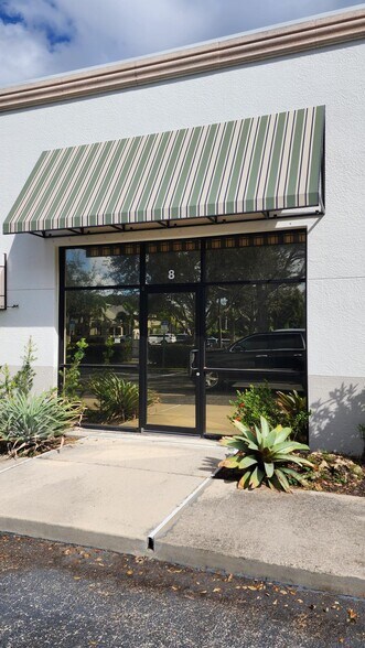 More Photos Of 2805 S Horseshoe Dr, Naples Showroom For Lease