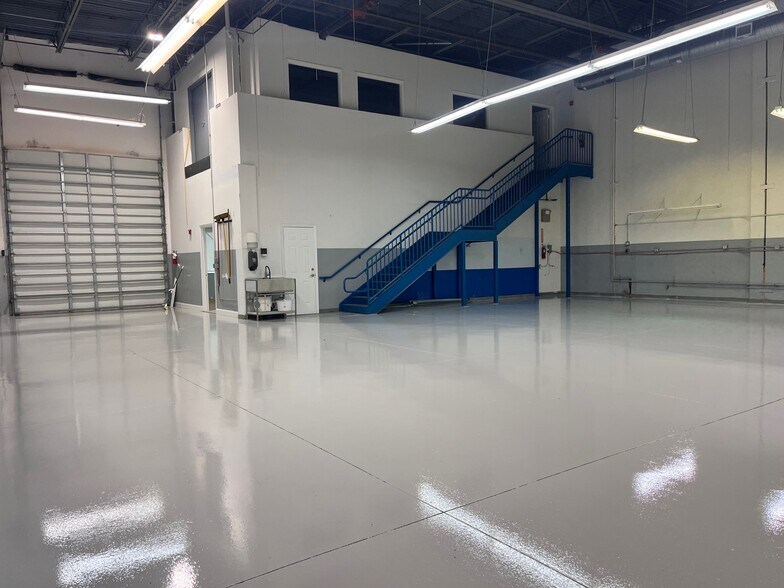 More Photos Of 3500-3553 High Ridge Rd, Boynton Beach Light Distribution For Sale