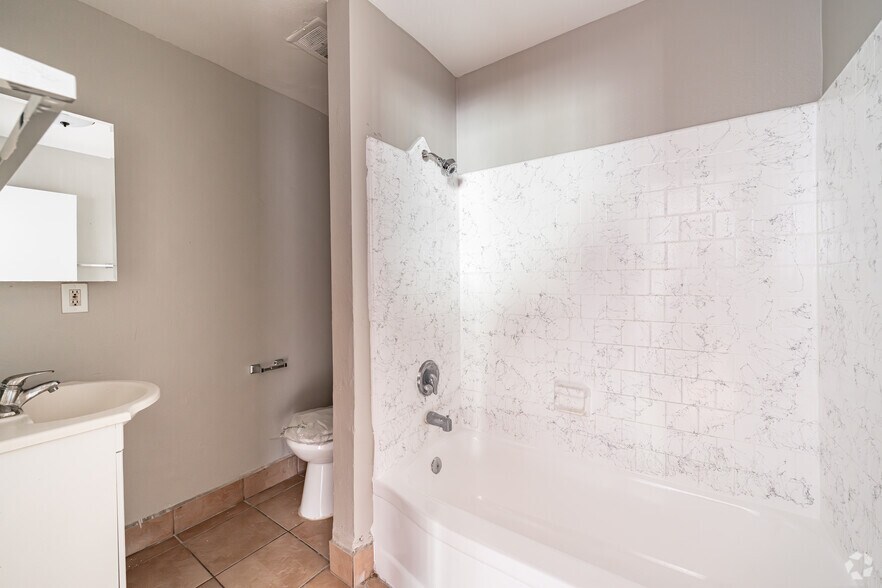 More Photos Of 1425 W Stoneridge Ct, Ontario Apartments For Sale