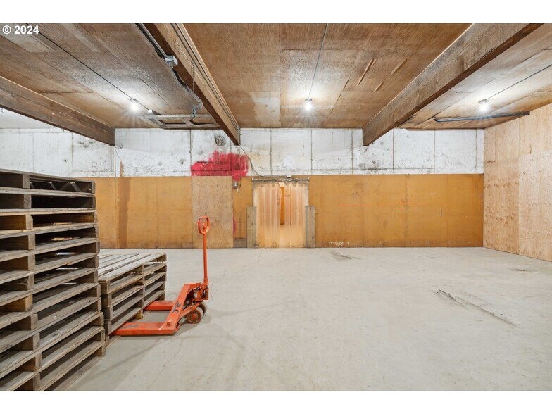 More Photos Of 665 Hemlock Ave, Coos Bay Refrigeration Cold Storage For Sale