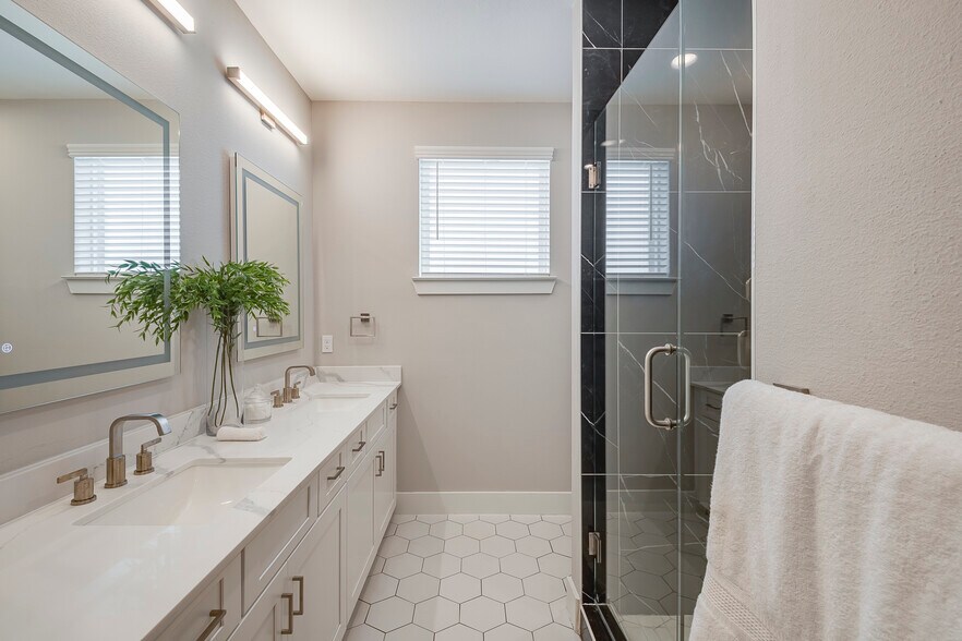 More Photos Of 1423 N Carroll Ave, Dallas Apartments For Sale