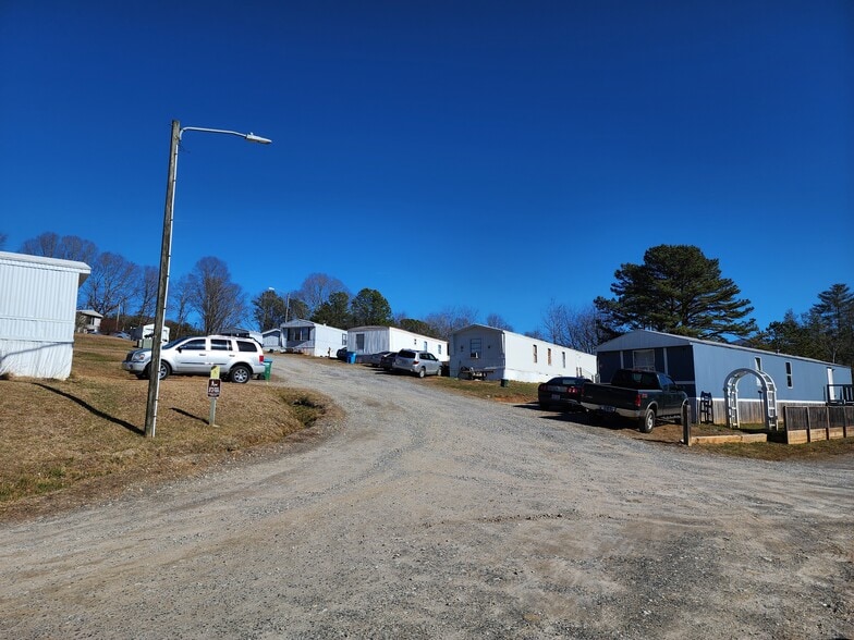 More Photos Of 5 Becky Ln, Fairview Multifamily For Sale