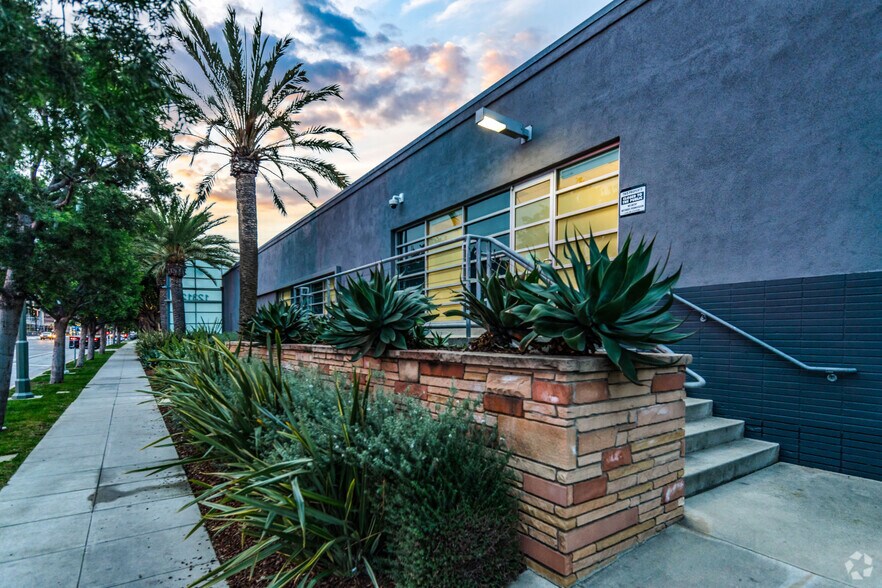 More Photos Of 12100 W Olympic Blvd, Los Angeles Unknown For Lease