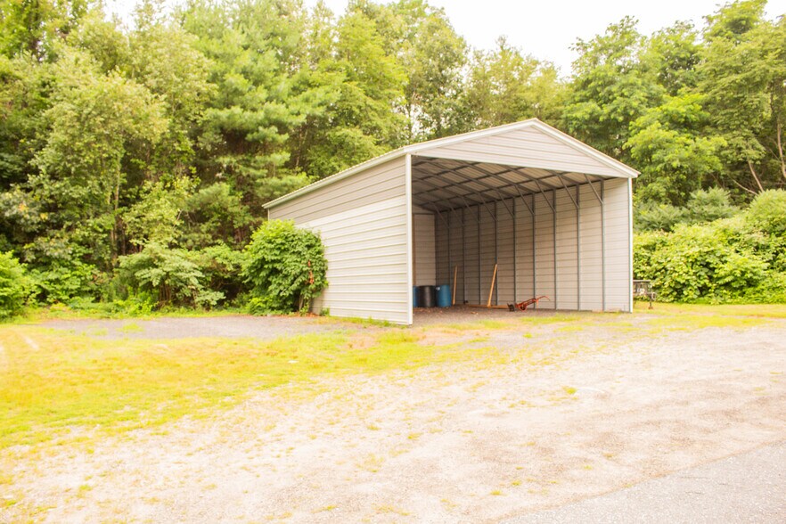 More Photos Of 8 Englewood St, Webster Auto Repair For Sale