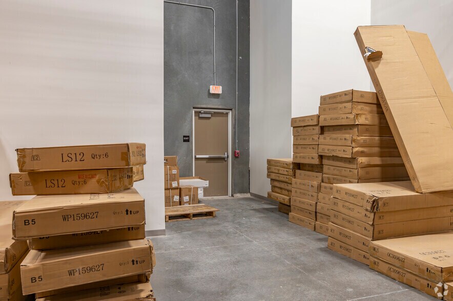 More Photos Of 300 Sub Way, Milford Warehouse For Lease