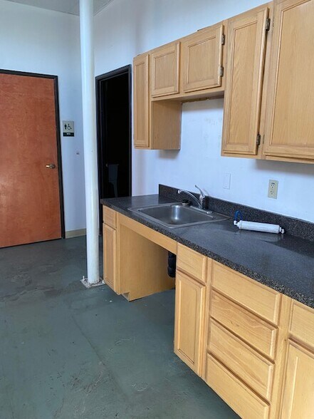 More Photos Of 1701 S Staples St, Corpus Christi Freestanding For Lease