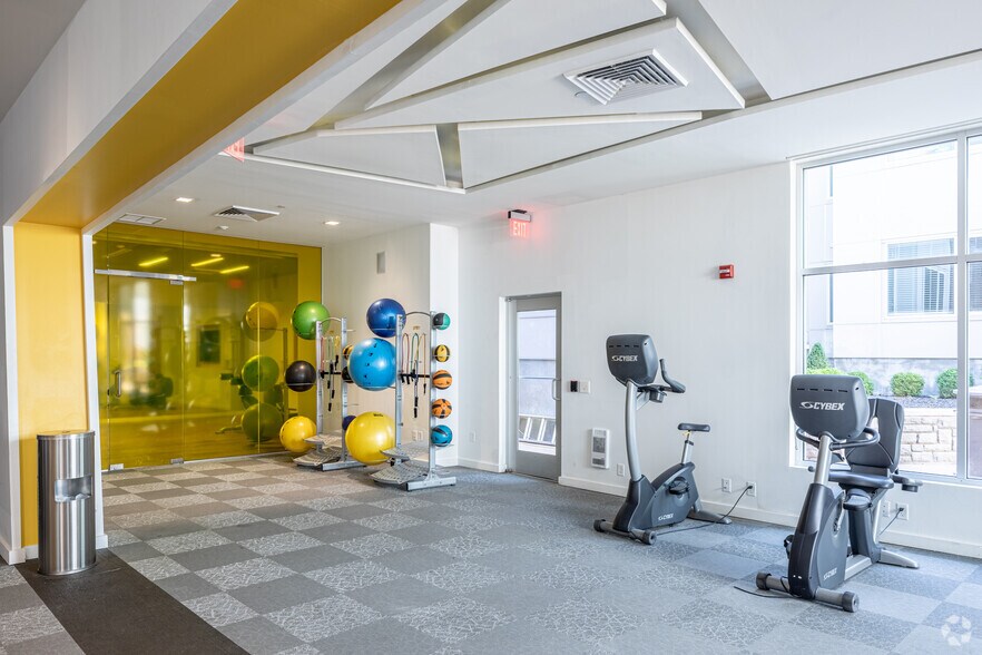 More Photos Of 165 W McMillan St, Cincinnati Apartments For Lease