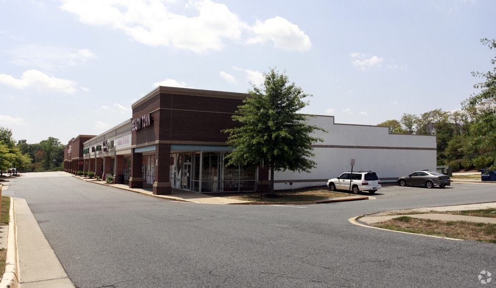 Primary Photo Of 17100 Jefferson Davis Hwy, Dumfries Storefront For Lease