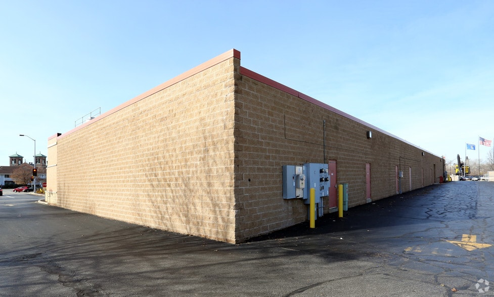 More Photos Of 1130-1150 S Miller Pky, Milwaukee Storefront For Lease