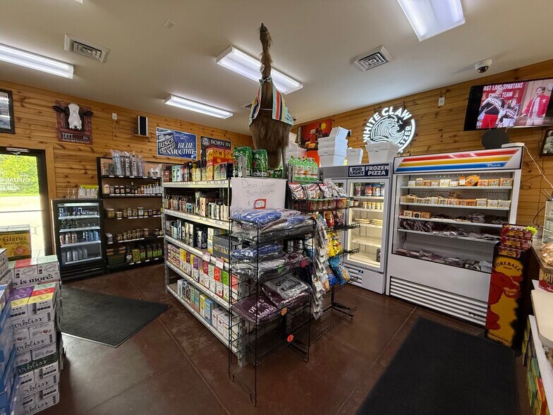 More Photos Of 205 Co Hwy YZ hwy, Dodgeville Freestanding For Sale