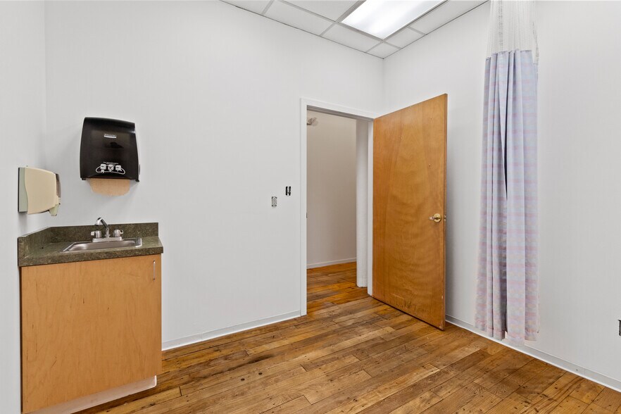 More Photos Of 114 Boston Post Rd, West Haven Medical For Lease