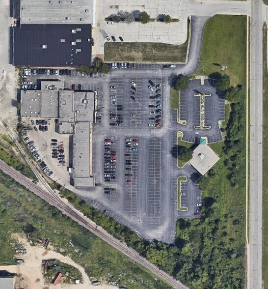 More Photos Of 8301 N 76th St, Milwaukee Light Manufacturing For Lease