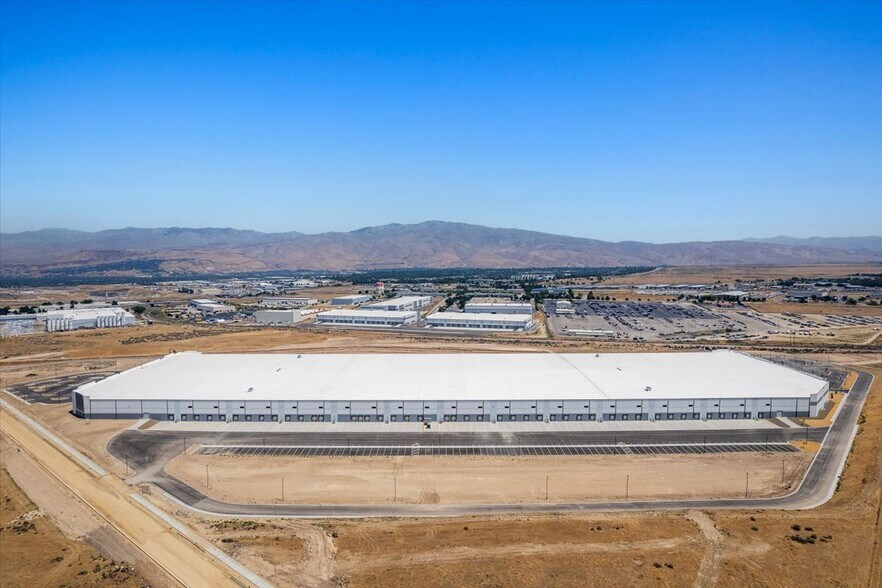 More Photos Of 951 E Gowen Rd, Boise Industrial For Lease