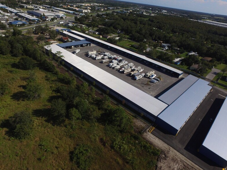 More Photos Of 6766 Narcoossee Rd, Orlando Self Storage For Lease