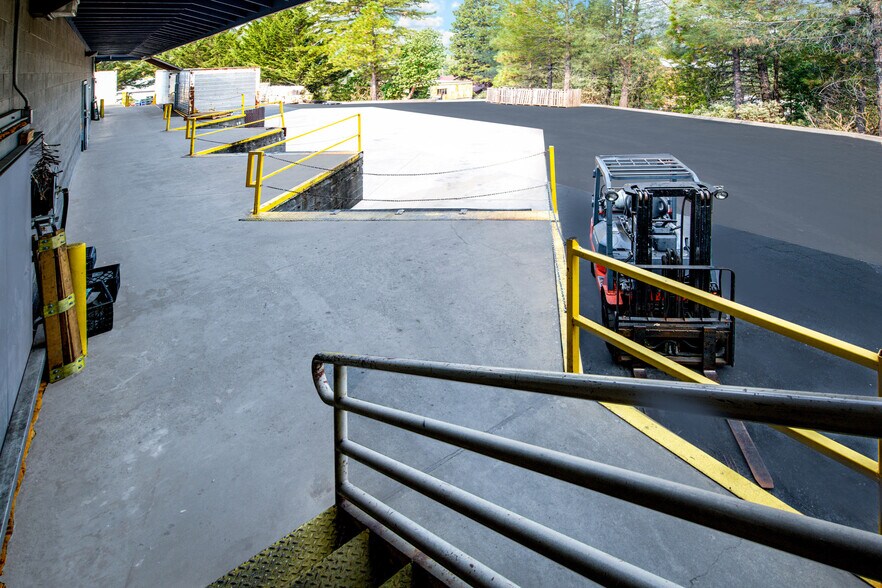 More Photos Of 810 Whispering Pines Ln, Grass Valley Refrigeration Cold Storage For Sale