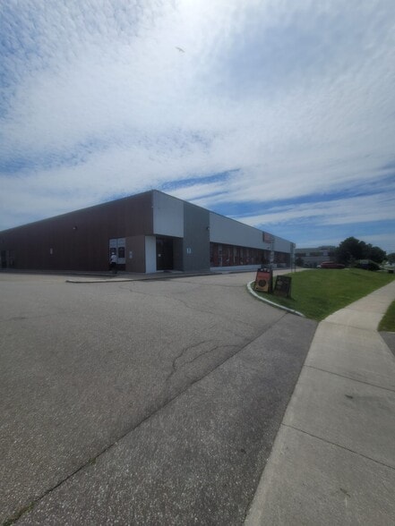 More Photos Of 1275 Morningside Ave, Toronto Warehouse For Lease