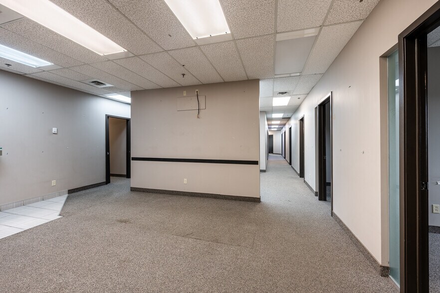 More Photos Of 6363 Rte Transcanadienne, Montréal Medical For Lease