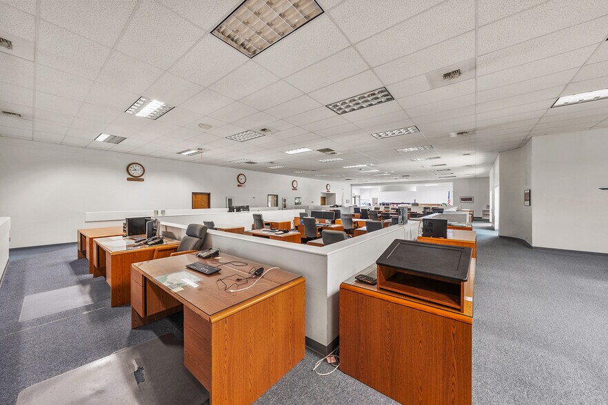 More Photos Of 2090 Commerce Dr, Medford Office For Lease