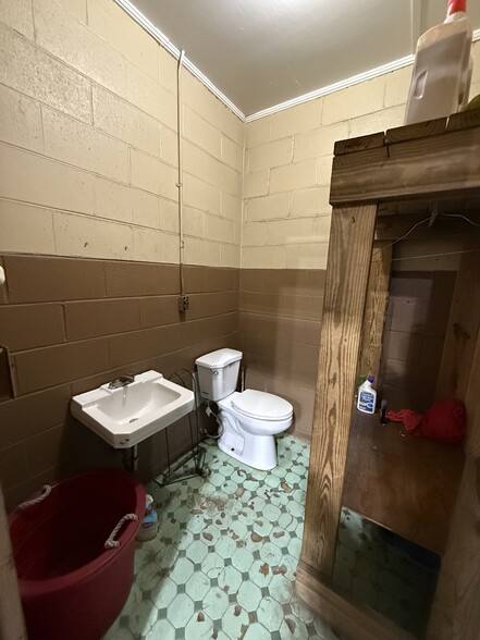 More Photos Of 69 Railroad Ave, Dora Specialty For Sale