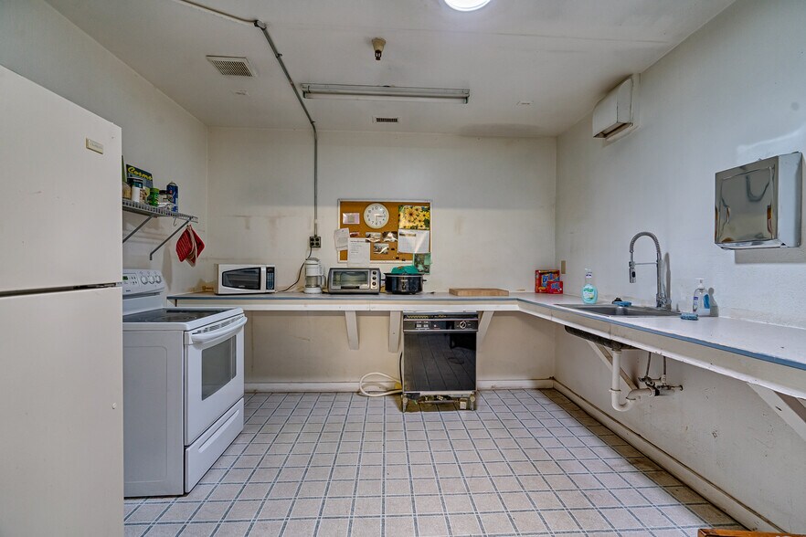 More Photos Of 417 W Santa Fe Ave, Flagstaff Flex For Sale