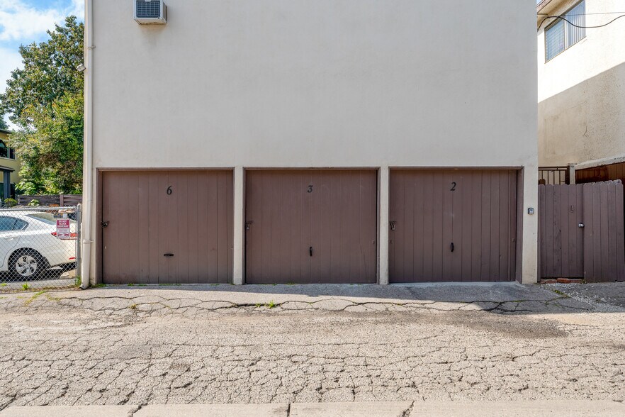 More Photos Of 14007 Moorpark St, Sherman Oaks Apartments For Sale