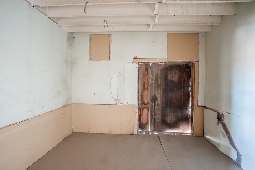 More Photos Of 319 Main St N, Kimberly Warehouse For Sale