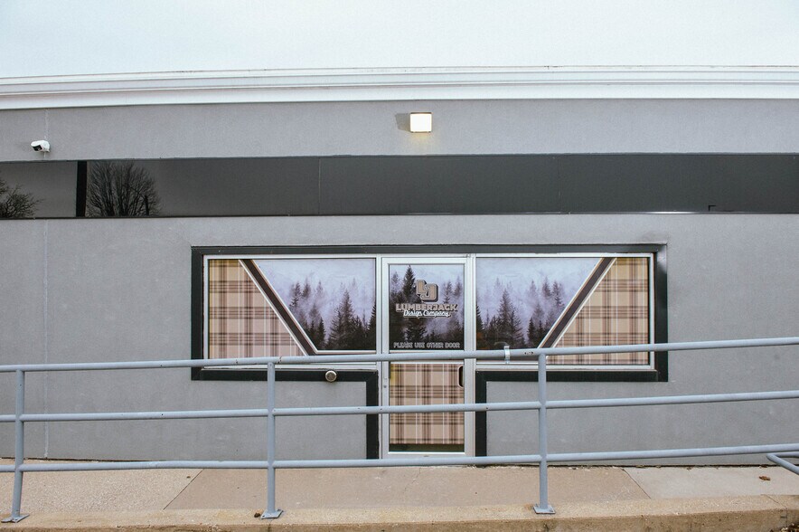 More Photos Of 115 E Washington, Winterset Office For Sale