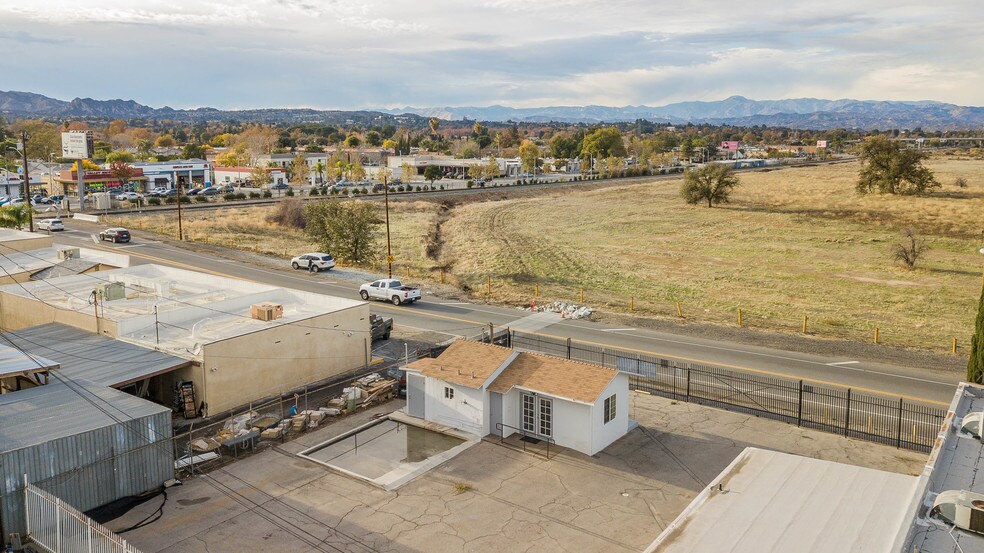 More Photos Of 22414 13th St, Newhall Contractor Storage Yard For Lease