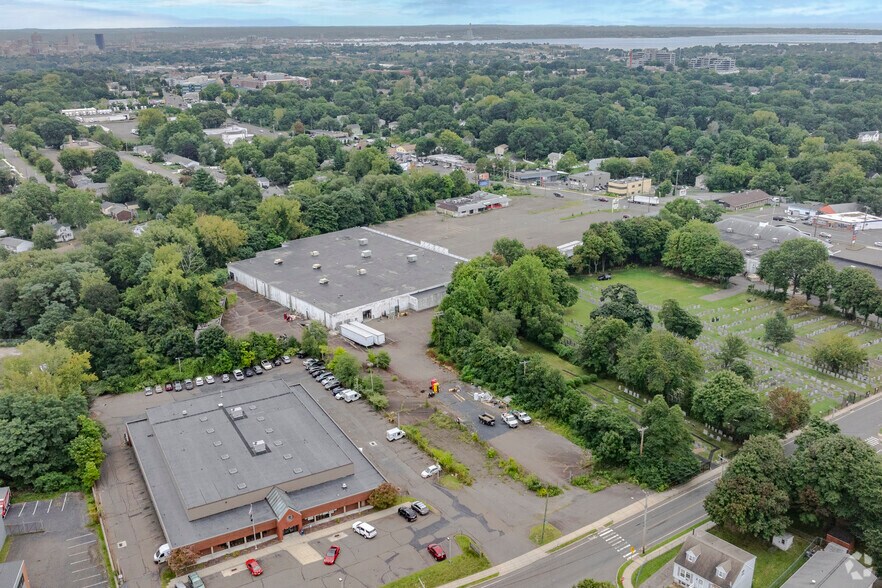 More Photos Of 855 Boston Post Rd, West Haven Freestanding For Lease