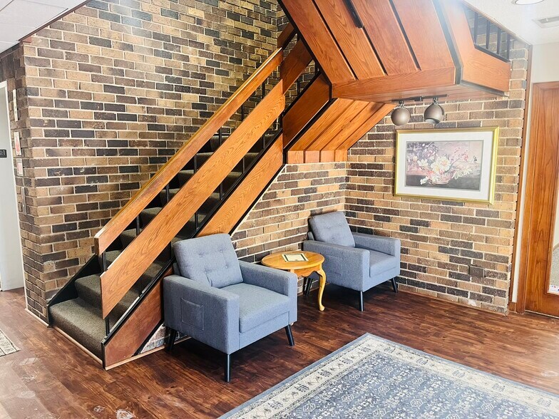 More Photos Of 7270 W College Dr, Palos Heights Office For Lease
