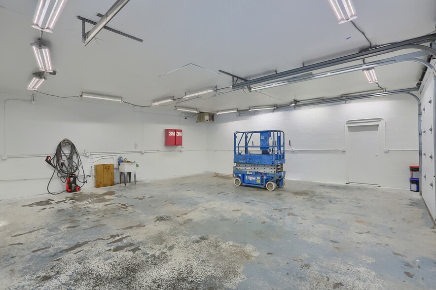 More Photos Of 2608 New Butler Rd, New Castle General Retail For Sale