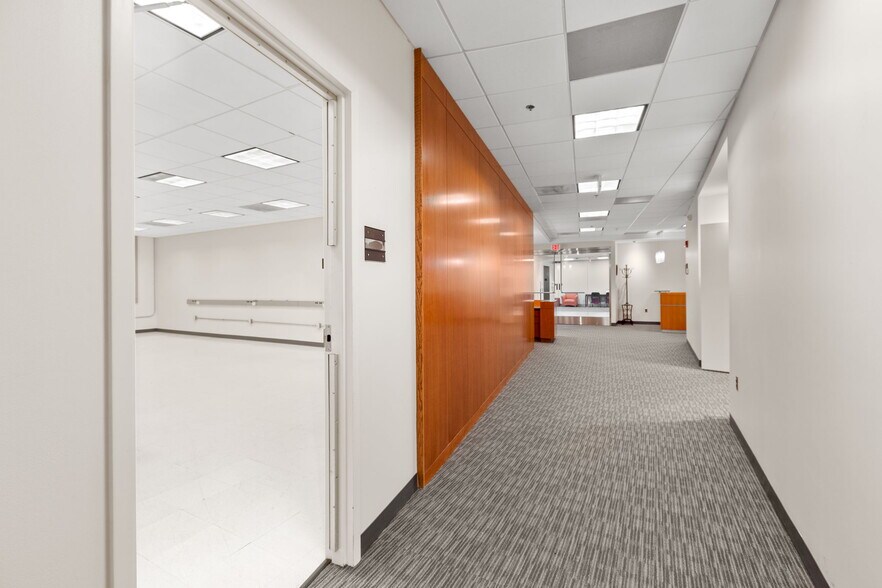 More Photos Of 10 Center St, Stafford Office For Lease