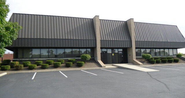 More Photos Of 5853-5871 Creek Rd, Blue Ash Warehouse For Lease