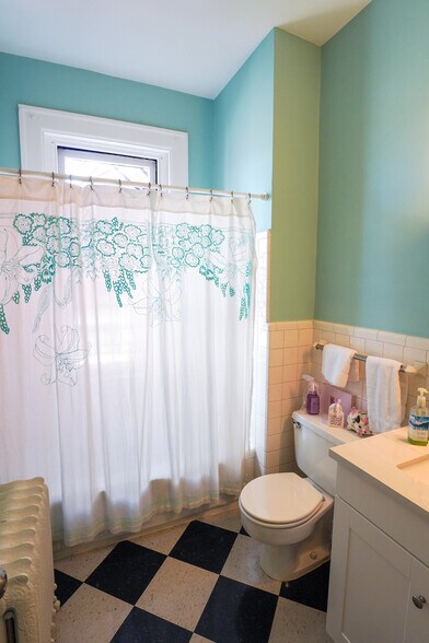 More Photos Of 2404 Auburn Ave, Cincinnati Apartments For Sale