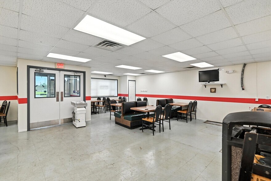 More Photos Of 325 E Center St, Bellevue Restaurant For Sale