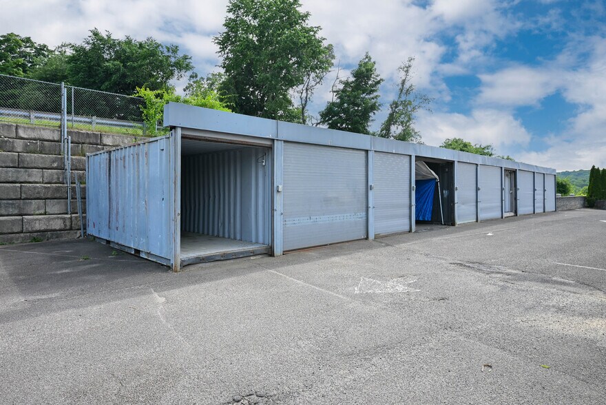 More Photos Of 9 Dunham Dr, New Fairfield Warehouse For Lease