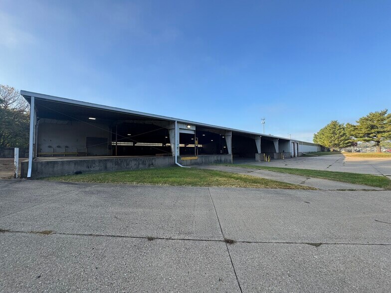 More Photos Of 4616 Enterprise Dr, Bartonville Industrial For Sale