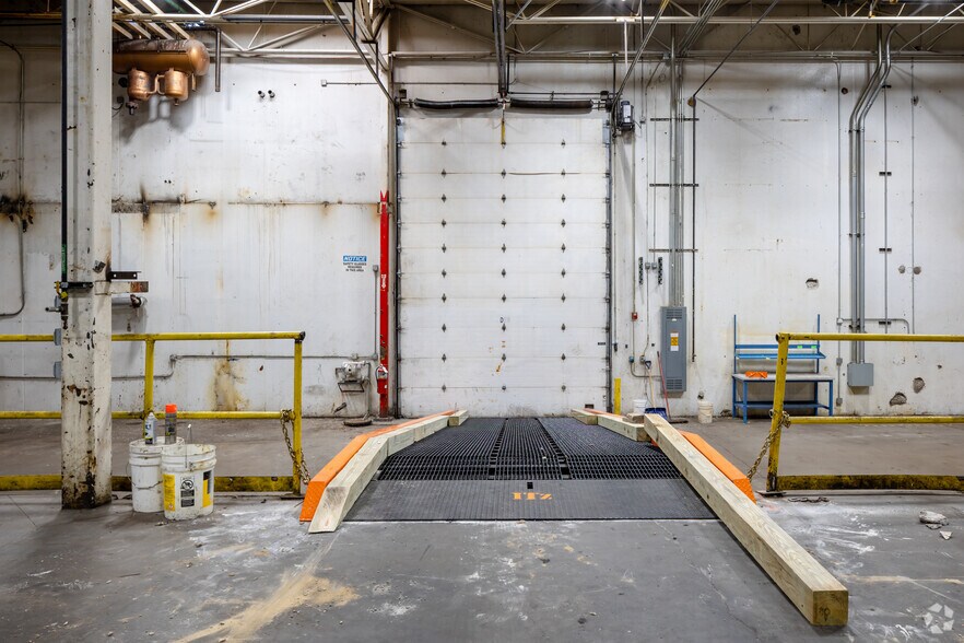 More Photos Of 8200 Ridgefield Rd, Crystal Lake Manufacturing For Sale