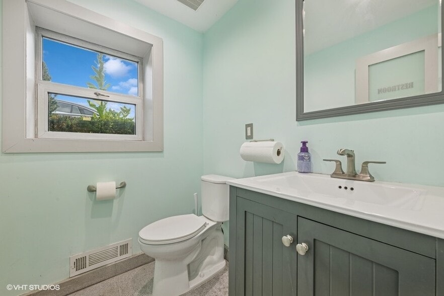 More Photos Of 1710 Hempstead Tpke, East Meadow Office For Sale