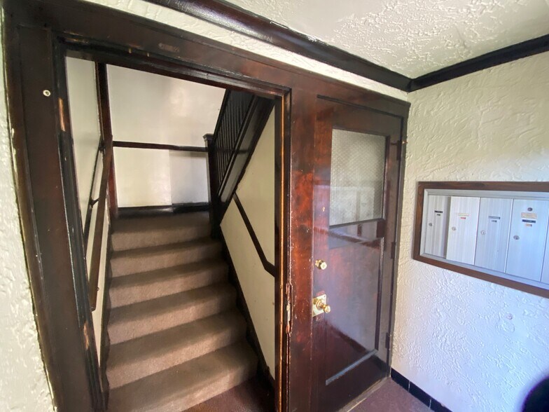 More Photos Of 7722-7732 S Jeffery Blvd, Chicago Apartments For Sale