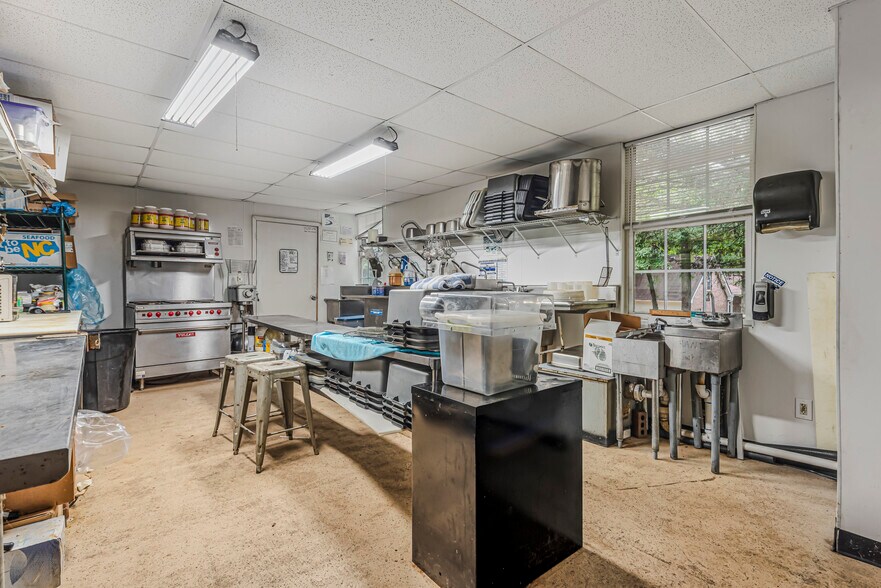 More Photos Of 170 St Gabriel Way, Fayetteville Light Manufacturing For Sale