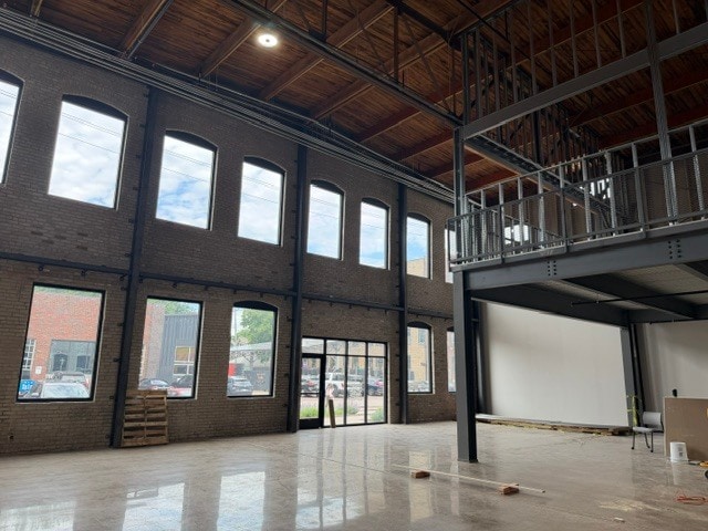 More Photos Of 1325 Quincy St NE, Minneapolis Loft Creative Space For Lease